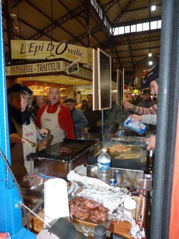 les_halles_de_narbonne_animation_promotion_produits_tripiers_interbev_benoit_carquet_champion_de_france_cuisine_plancha-23-11-2013-30
