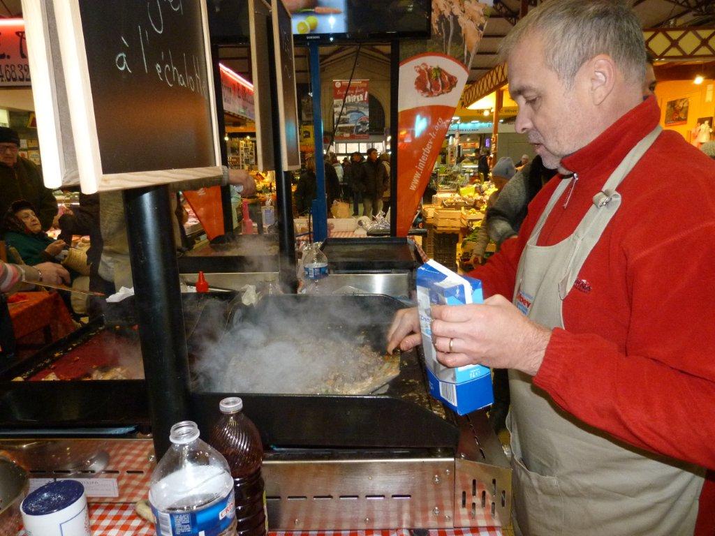 les_halles_de_narbonne_animation_promotion_produits_tripiers_interbev_benoit_carquet_champion_de_france_cuisine_plancha-23-11-2013-40