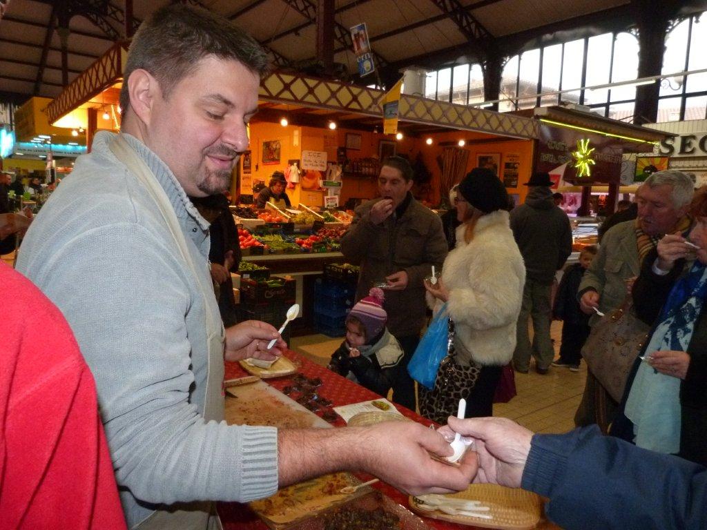 les_halles_de_narbonne_animation_promotion_produits_tripiers_interbev_benoit_carquet_champion_de_france_cuisine_plancha-23-11-2013-41