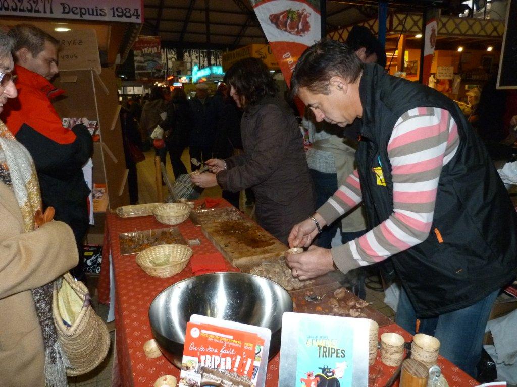 les_halles_de_narbonne_animation_promotion_produits_tripiers_interbev_benoit_carquet_champion_de_france_cuisine_plancha-23-11-2013-46