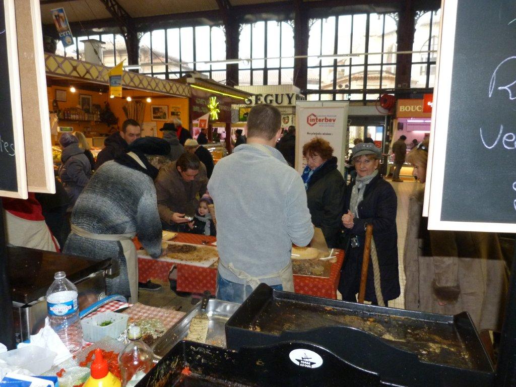 les_halles_de_narbonne_animation_promotion_produits_tripiers_interbev_benoit_carquet_champion_de_france_cuisine_plancha-23-11-2013-47