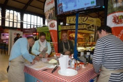 les_halles_de_narbonne_animation_promotion_produits_tripiers_interbev_benoit_carquet_champion_de_france_cuisine_plancha-22-11-2013-01