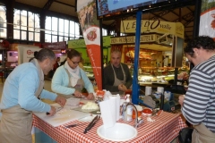 les_halles_de_narbonne_animation_promotion_produits_tripiers_interbev_benoit_carquet_champion_de_france_cuisine_plancha-22-11-2013-02