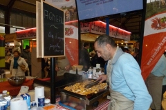 les_halles_de_narbonne_animation_promotion_produits_tripiers_interbev_benoit_carquet_champion_de_france_cuisine_plancha-22-11-2013-13