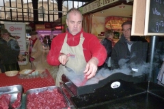 les_halles_de_narbonne_animation_promotion_produits_tripiers_interbev_benoit_carquet_champion_de_france_cuisine_plancha-23-11-2013-02