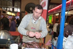 les_halles_de_narbonne_animation_promotion_produits_tripiers_interbev_benoit_carquet_champion_de_france_cuisine_plancha-23-11-2013-06