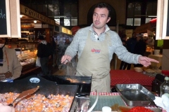 les_halles_de_narbonne_animation_promotion_produits_tripiers_interbev_benoit_carquet_champion_de_france_cuisine_plancha-23-11-2013-11