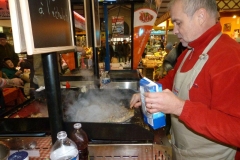 les_halles_de_narbonne_animation_promotion_produits_tripiers_interbev_benoit_carquet_champion_de_france_cuisine_plancha-23-11-2013-40