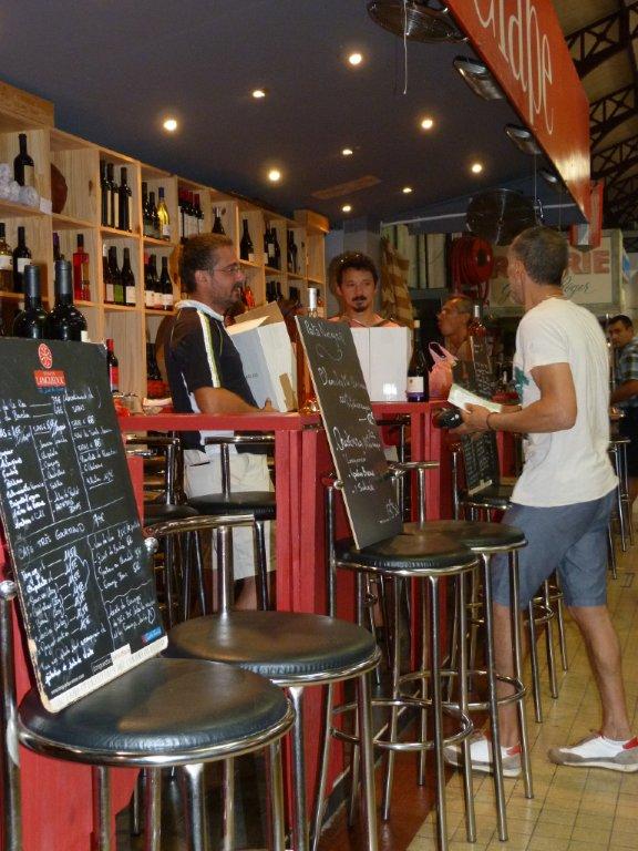 les_halles_de_narbonne_les_tapas_de_la_clape_firat_abbas_caviste_vin_tapas_manger_restaurant-10