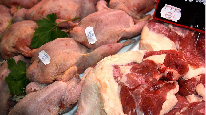 Produits_halles_narbonne_volailles_pigeon_canard