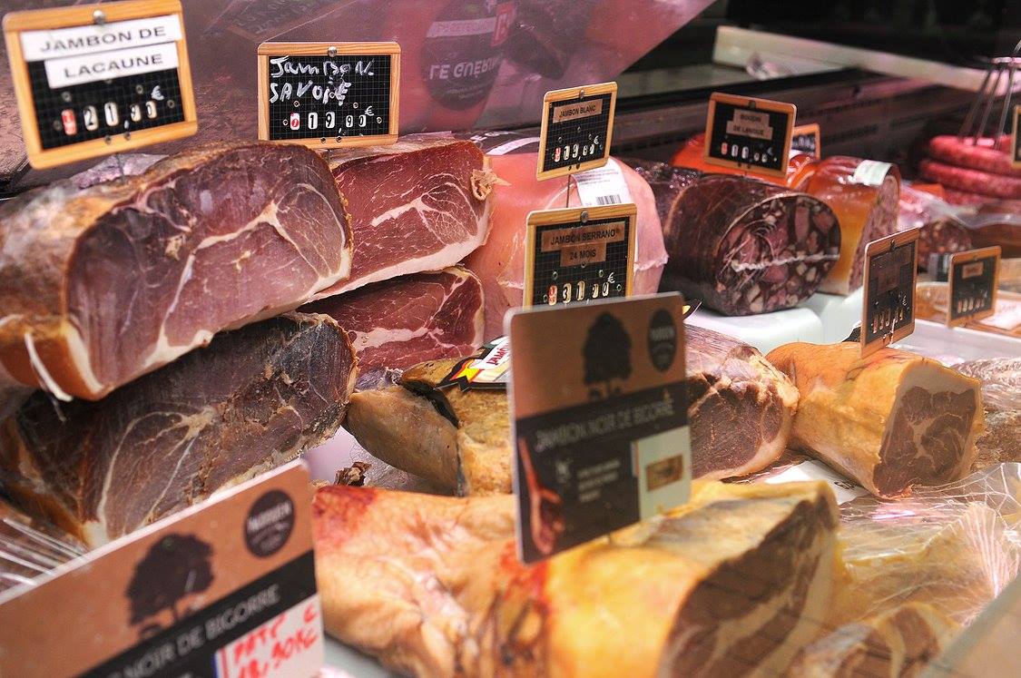 halles_narbonne_boucherie_charcuterie_chez_bebelle_ambiance_produits03