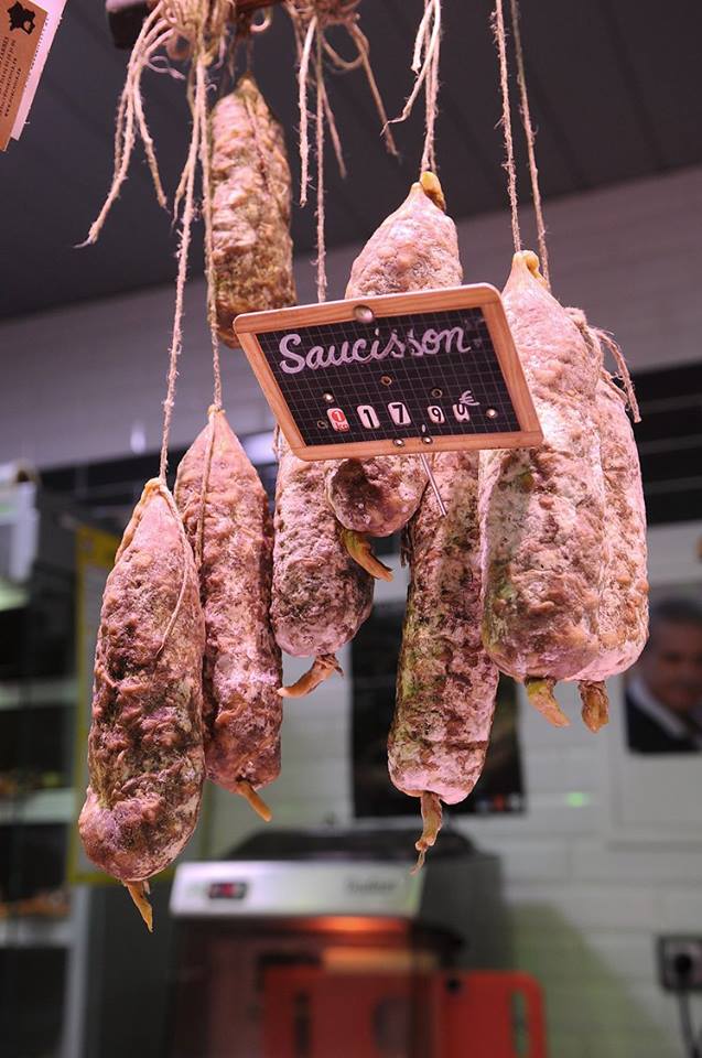 halles_narbonne_boucherie_charcuterie_chez_bebelle_ambiance_produits12
