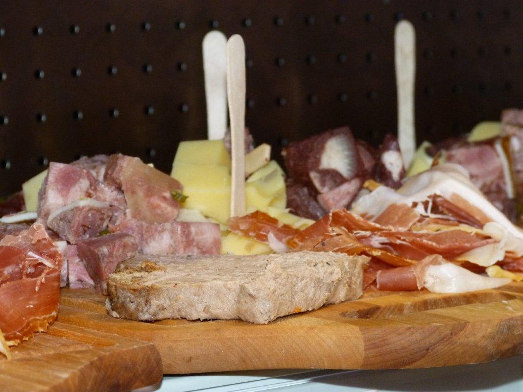 les_halles_de_narbonne_boucherie_charcuterie_chez_bebelle_19