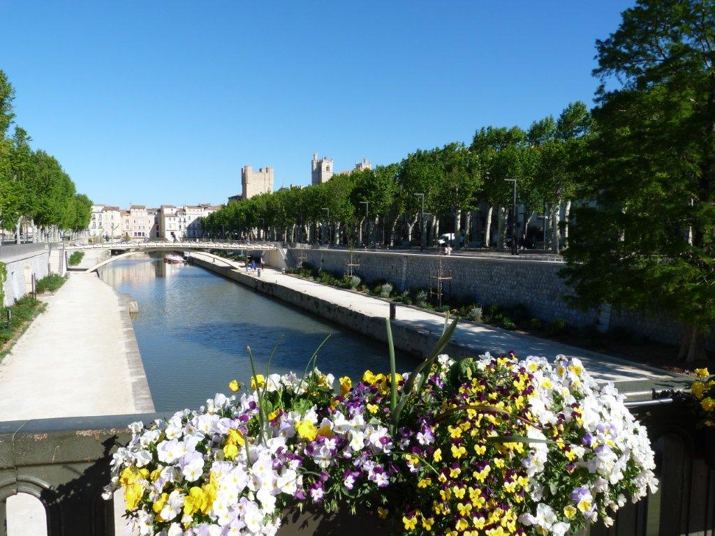 halles_narbonne_generalites_canal_velo_parking-02