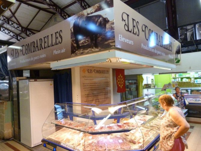 halles_narbonne_riviere_charcutier_porc_charcuterie_les_combarelles-07