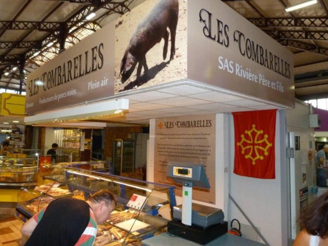 halles_narbonne_riviere_charcutier_porc_charcuterie_les_combarelles-09