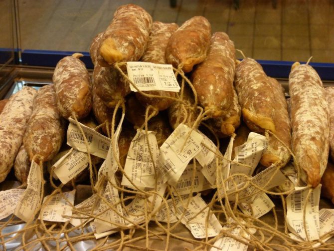 halles_narbonne_riviere_charcutier_porc_charcuterie_les_combarelles-13