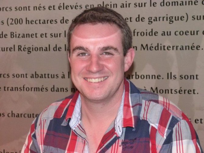 halles_narbonne_riviere_charcutier_porc_charcuterie_les_combarelles-16