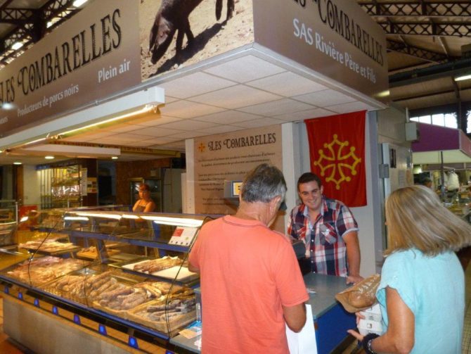 halles_narbonne_riviere_charcutier_porc_charcuterie_les_combarelles-21