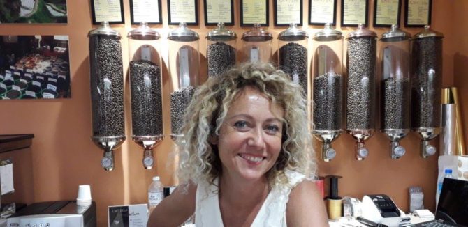 la_tasse_gourmande_halles_narbonne_cafe_thes_chocolats_bonbons_souvenirs-02