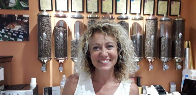 la_tasse_gourmande_halles_narbonne_cafe_thes_chocolats_bonbons_souvenirs-04