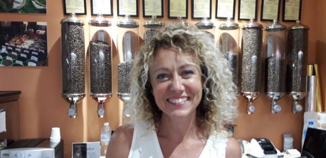 la_tasse_gourmande_halles_narbonne_cafe_thes_chocolats_bonbons_souvenirs-05