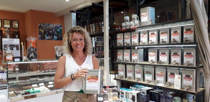 la_tasse_gourmande_halles_narbonne_cafe_thes_chocolats_bonbons_souvenirs-13
