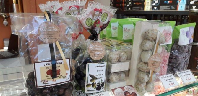 la_tasse_gourmande_halles_narbonne_cafe_thes_chocolats_bonbons_souvenirs-21