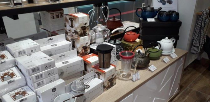 la_tasse_gourmande_halles_narbonne_cafe_thes_chocolats_bonbons_souvenirs-22