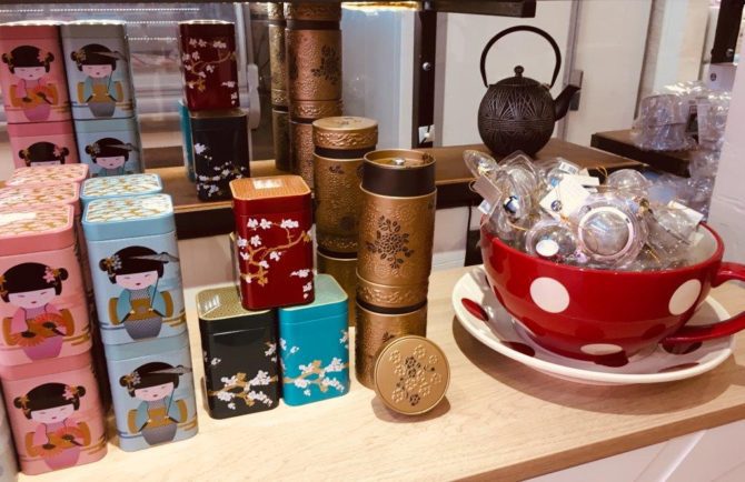 la_tasse_gourmande_halles_narbonne_cafe_thes_chocolats_bonbons_souvenirs-34