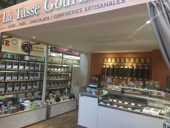 la_tasse_gourmande_halles_narbonne_cafe_thes_chocolats_bonbons_souvenirs-42