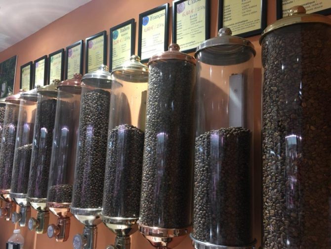 la_tasse_gourmande_halles_narbonne_cafe_thes_chocolats_bonbons_souvenirs-43