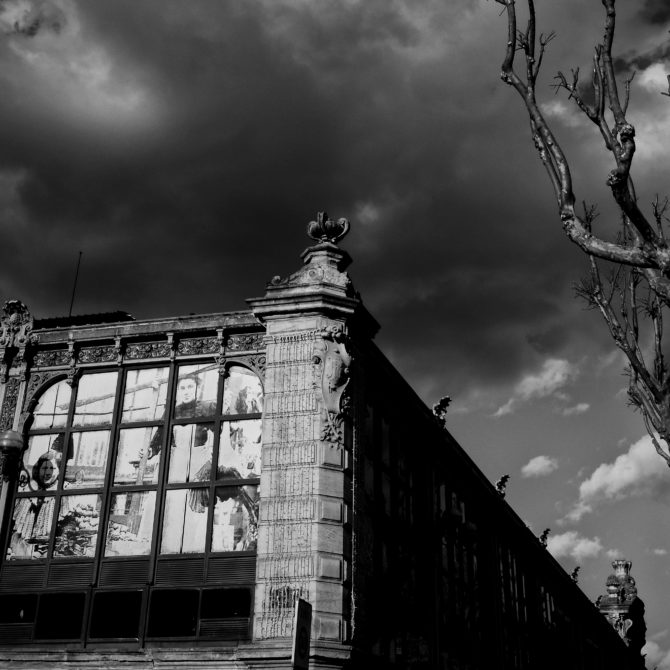 les regards et la présence des anciens des halles