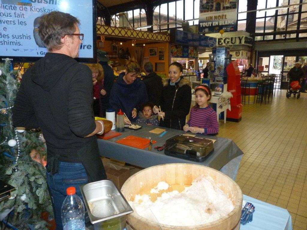 halles_narbonne_programme_fetes_fin_annee_noel_animations_culinaire_kioskasie_makis_sashimis_sushis_parade_pere_noel_2015-18