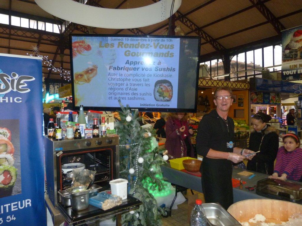 halles_narbonne_programme_fetes_fin_annee_noel_animations_culinaire_kioskasie_makis_sashimis_sushis_parade_pere_noel_2015-19