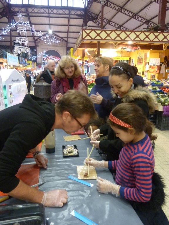 halles_narbonne_programme_fetes_fin_annee_noel_animations_culinaire_kioskasie_makis_sashimis_sushis_parade_pere_noel_2015-23