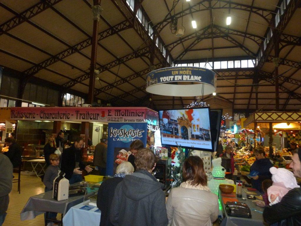 halles_narbonne_programme_fetes_fin_annee_noel_animations_culinaire_kioskasie_makis_sashimis_sushis_parade_pere_noel_2015-25