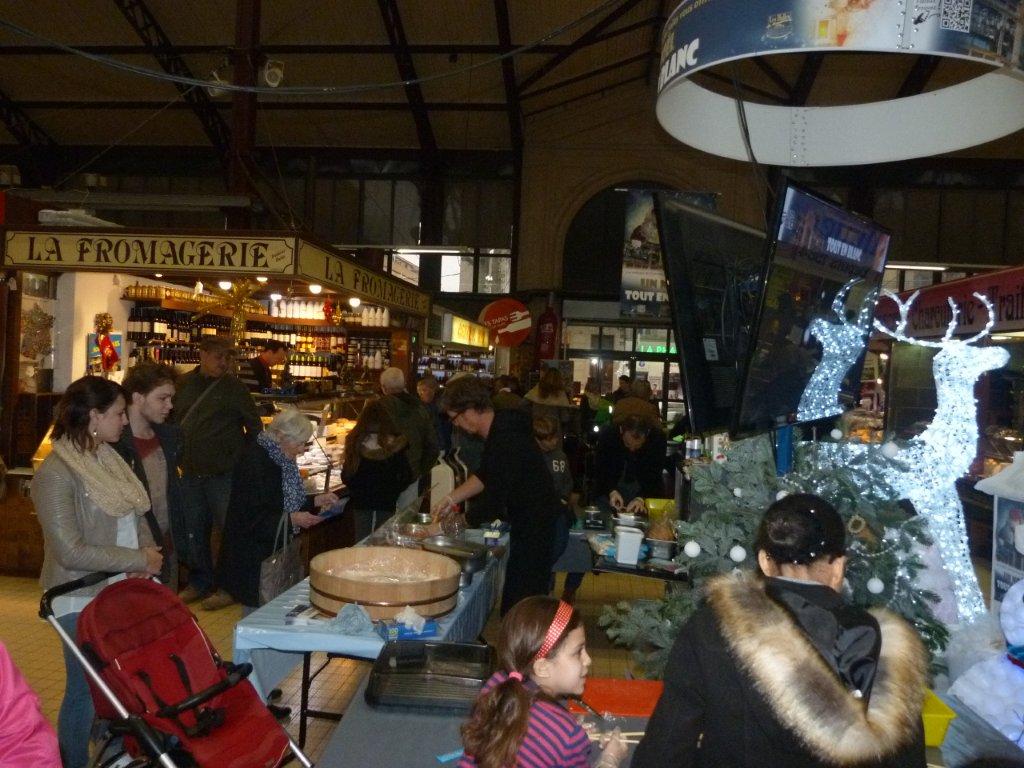halles_narbonne_programme_fetes_fin_annee_noel_animations_culinaire_kioskasie_makis_sashimis_sushis_parade_pere_noel_2015-26