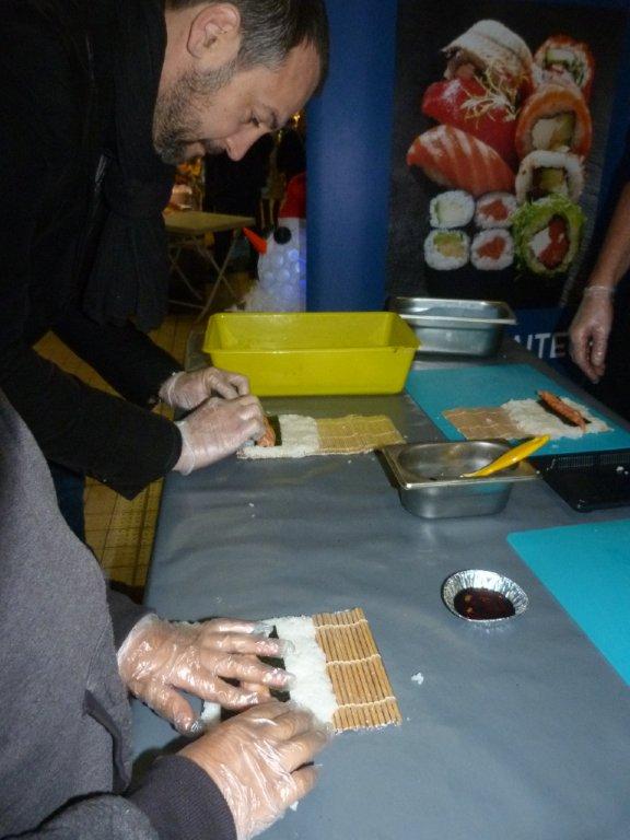 halles_narbonne_programme_fetes_fin_annee_noel_animations_culinaire_kioskasie_makis_sashimis_sushis_parade_pere_noel_2015-27