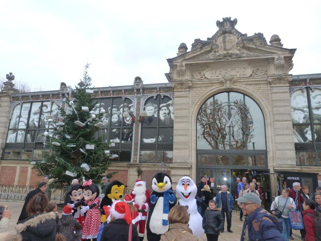 halles_narbonne_programme_fetes_fin_annee_noel_animations_culinaire_kioskasie_makis_sashimis_sushis_parade_pere_noel_2015-38
