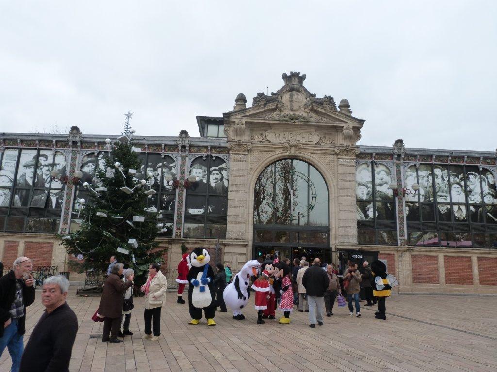 halles_narbonne_programme_fetes_fin_annee_noel_animations_culinaire_kioskasie_makis_sashimis_sushis_parade_pere_noel_2015-45