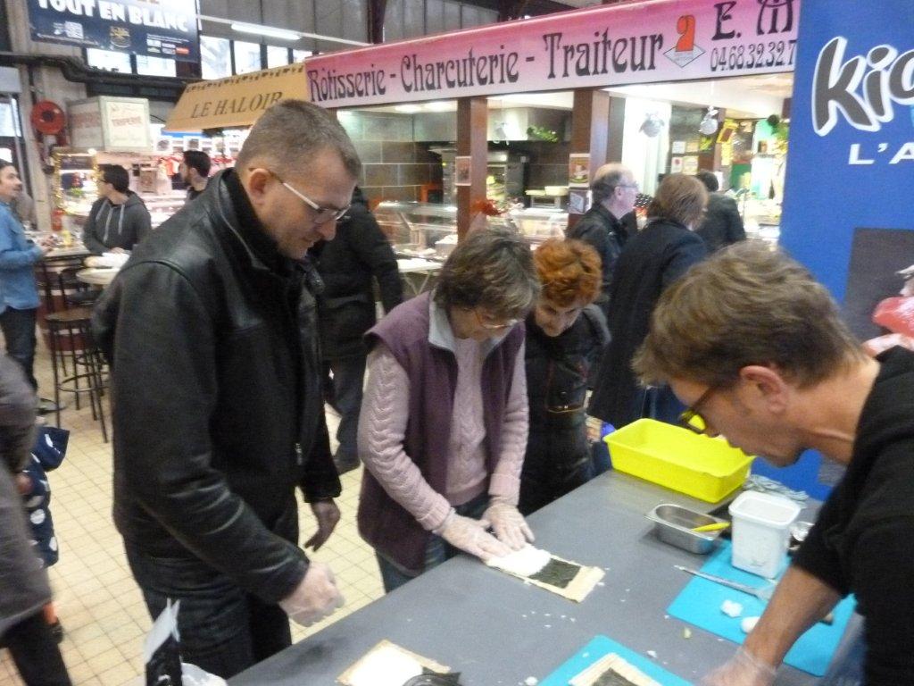 halles_narbonne_programme_fetes_fin_annee_noel_animations_culinaire_kioskasie_makis_sashimis_sushis_parade_pere_noel_2015-63
