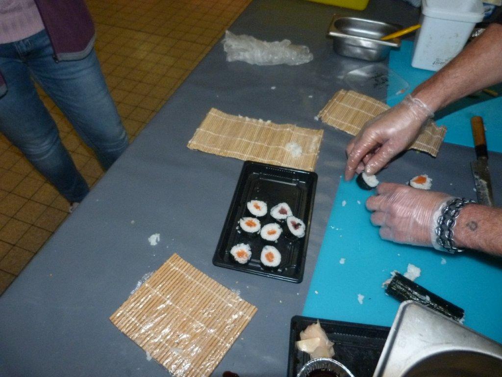 halles_narbonne_programme_fetes_fin_annee_noel_animations_culinaire_kioskasie_makis_sashimis_sushis_parade_pere_noel_2015-65
