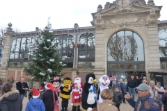 halles_narbonne_programme_fetes_fin_annee_noel_animations_culinaire_kioskasie_makis_sashimis_sushis_parade_pere_noel_2015-39